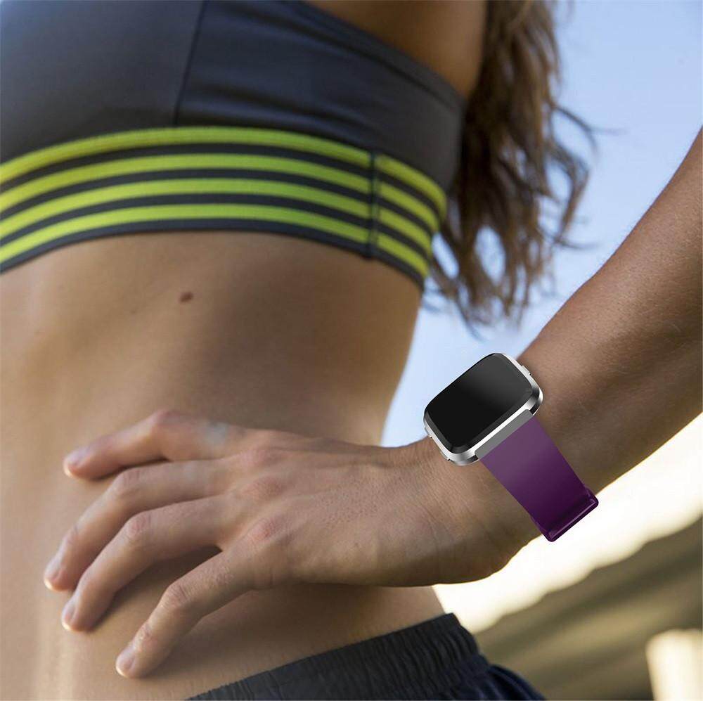 Lambertshop ซิลิโคนกีฬาวงคลาสสิกสำหรับ Fitbit Versa Smartwatch Lambertshop ซิลิโคนกีฬาวงคลาสสิกสำหรับ Fitbit Versa Smartwatch