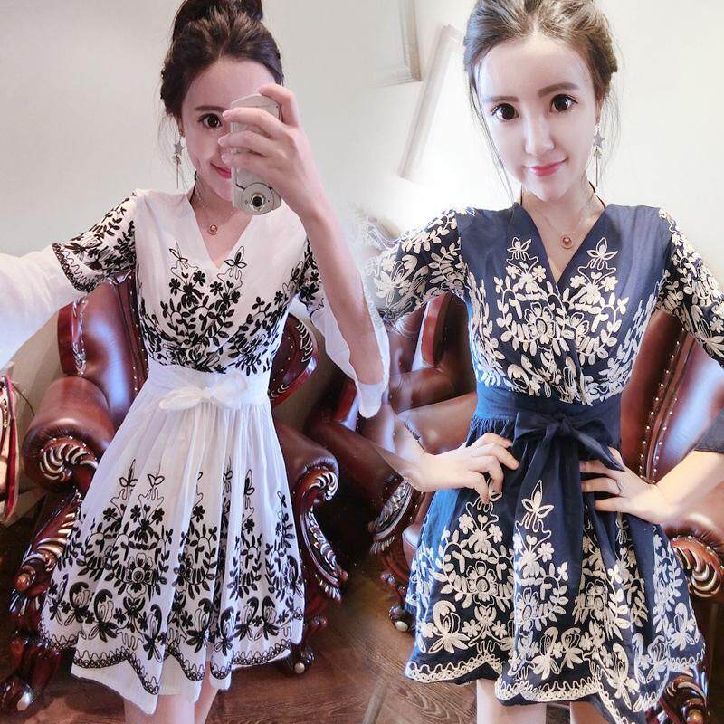 2018 เสื้อผ้าแฟชั่น สำหรับฤดูร้อนเซ็กซี่แฟชั่นใหม่สไตล์เกาหลีคนดังมีมาดคอวีดอกไม้ปักใส่เข็มขัดชุดเดรสแฟชั่นผู้หญิง 2018 เสื้อผ้าแฟชั่น สำหรับฤดูร้อนเซ็กซี่แฟชั่นใหม่สไตล์เกาหลีคนดังมีมาดคอวีดอกไม้ปักใส่เข็มขัดชุดเดรสแฟชั่นผู้หญิง