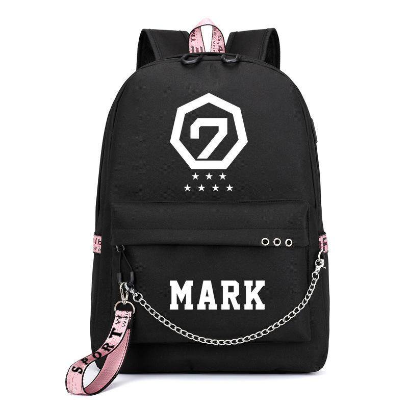 PT-B017 GOT7 KPOP เครื่องชาร์จ USB เป้สะพายหลังไปโรงเรียนพร้อมตัวอุดรูหูฟัง BAMBAM JACKSON JB บัตร JINYOUNG MARK YOUNGJAE YUGYEOM K - Pop เกาหลีนักเรียนกลางแจ้ง camping Mountain กระเป๋าสะพายสำหรับทั้งชายหญิง