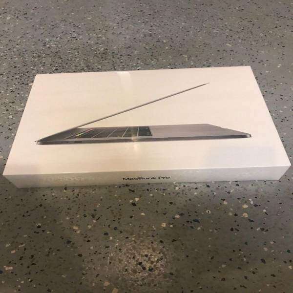 Mac Book Pro 15 Touchbar - i7 2.2GHz 6 CORE / 256GB Malaysia
