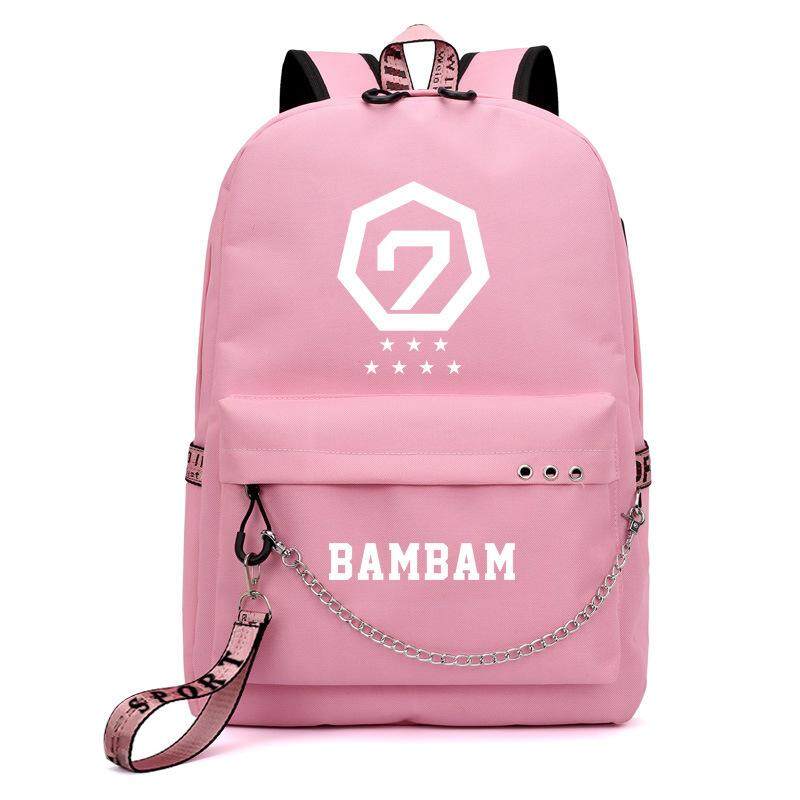 PT-B017 GOT7 KPOP เครื่องชาร์จ USB เป้สะพายหลังไปโรงเรียนพร้อมตัวอุดรูหูฟัง BAMBAM JACKSON JB บัตร JINYOUNG MARK YOUNGJAE YUGYEOM K - Pop เกาหลีนักเรียนกลางแจ้ง camping Mountain กระเป๋าสะพายสำหรับทั้งชายหญิง