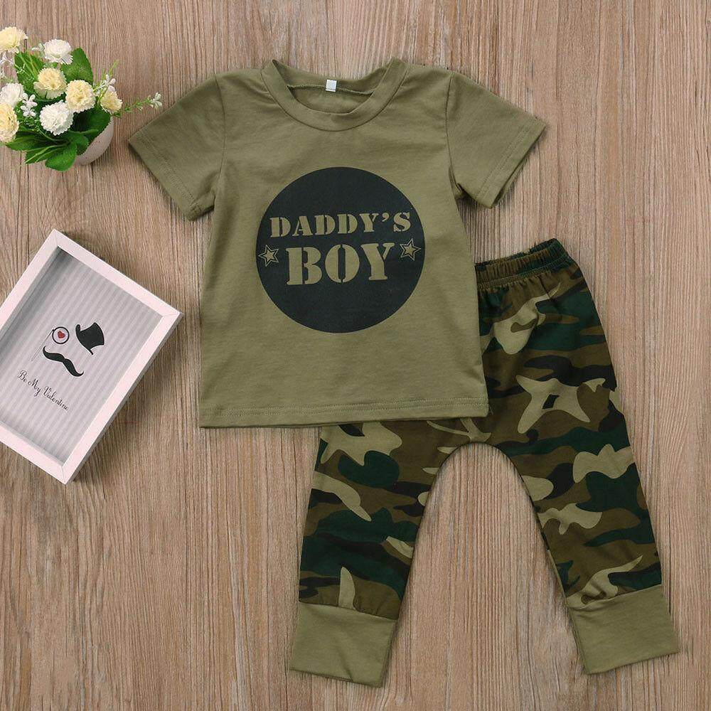 ชุดเสื้อยืดสกรีนลายข้อความ Daddy's Boy + กางเกงขายาวลายพลาง ชุดเสื้อยืดสกรีนลายข้อความ Daddy's Boy + กางเกงขายาวลายพลาง