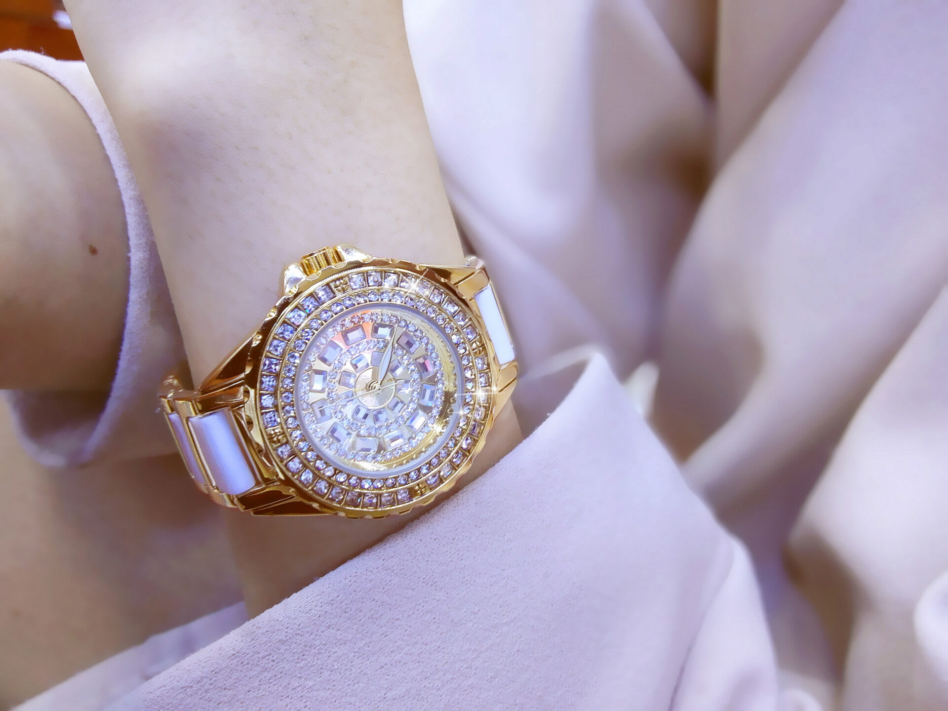 ผู้หญิงหรูหรา rhinestone นาฬิกาแฟชั่นนาฬิกาข้อมือผู้หญิงเสื้อผ้ากุลสตรีควอตซ์ยี่ห้อ montre นาฬิกาข้อมือประดับเพชร ผู้หญิงหรูหรา rhinestone นาฬิกาแฟชั่นนาฬิกาข้อมือผู้หญิงเสื้อผ้ากุลสตรีควอตซ์ยี่ห้อ montre นาฬิกาข้อมือประดับเพชร