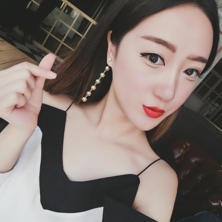 Eropa dan Amerika Modis Kepribadian Huhuashizhe Seksi Berlian Logam Bola Tali Overrated Panjang Bola Stud Anting-Anting Klub Malam untuk Wanita-Internasional