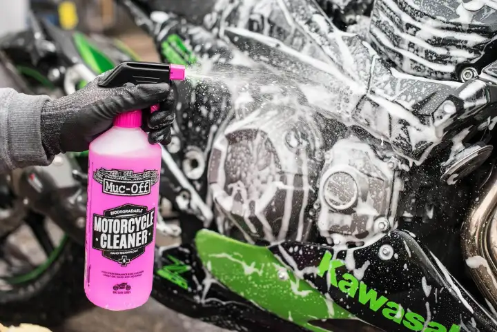 muc off motorcycle essentials kit