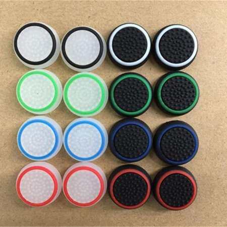 RYT 4 ชิ้น Luminous ที่ถือเกมจอยสติ๊กฝาครอบกันขีดข่วน Nightlight ฝาปิดปุ่มซิลิโคน Thumb Grips Caps สำหรับ Xbox ONE/X360/PS4/ PS3/PS2