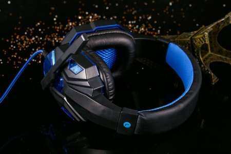 OrzBuy ❤ หูฟังเฮดโฟน แบบครอบหู มีไมโครโฟน หูฟังเล่นเกมส์ สำหรับคอมพิวเตอร์ โน๊ตบุ๊ค แล็ปท็อป พีซี (สีน้ำเงิน,สีขาว,สีแดง)