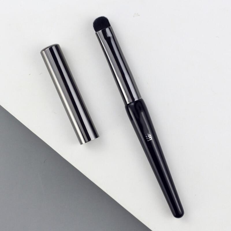 1Pc Lipstick Blending Makeup Brushes Precision Eyeshadow Make Up Brush Domed Small Portable Lip Brush With Case 931 Synthetic Ha