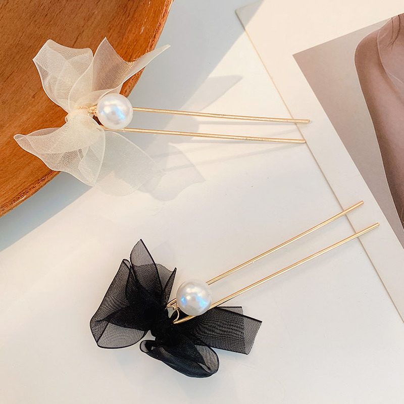 U-Shaped Hairpin With Pearls