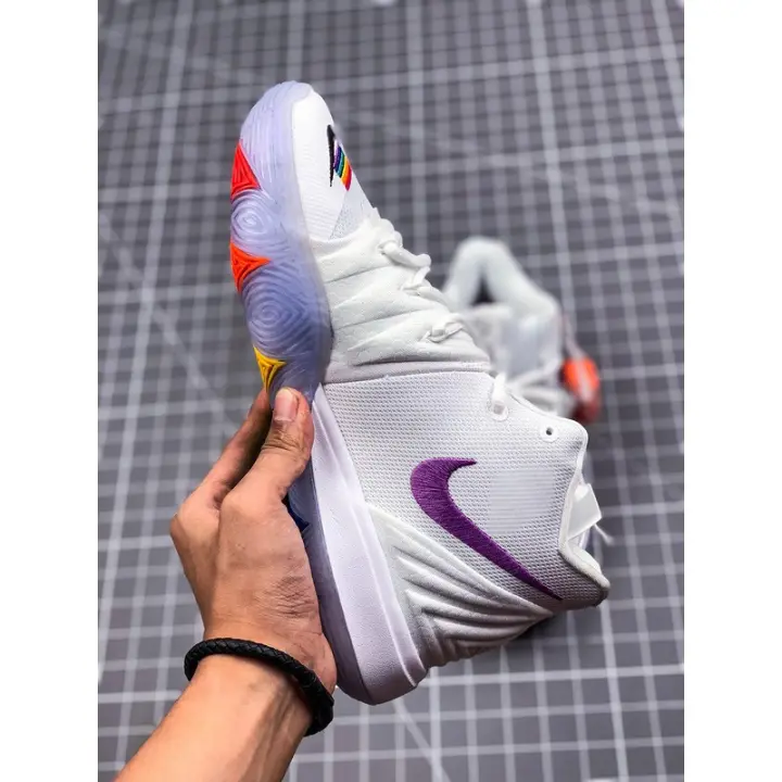 kyrie shoes 5 white