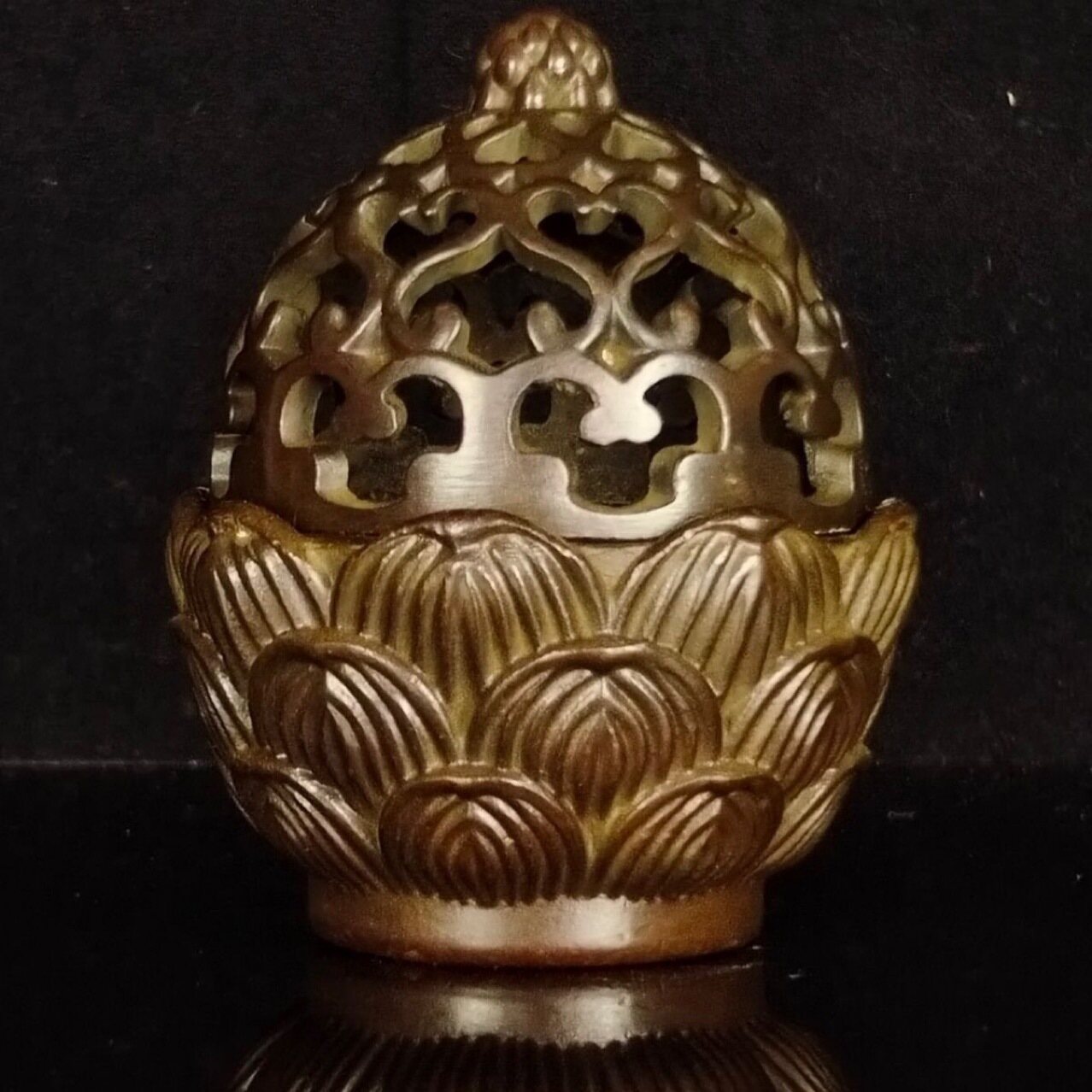 Creative hollow out lotus incense burner Mini incense burner home tea ceremony tea pet decoration indoor home decoration