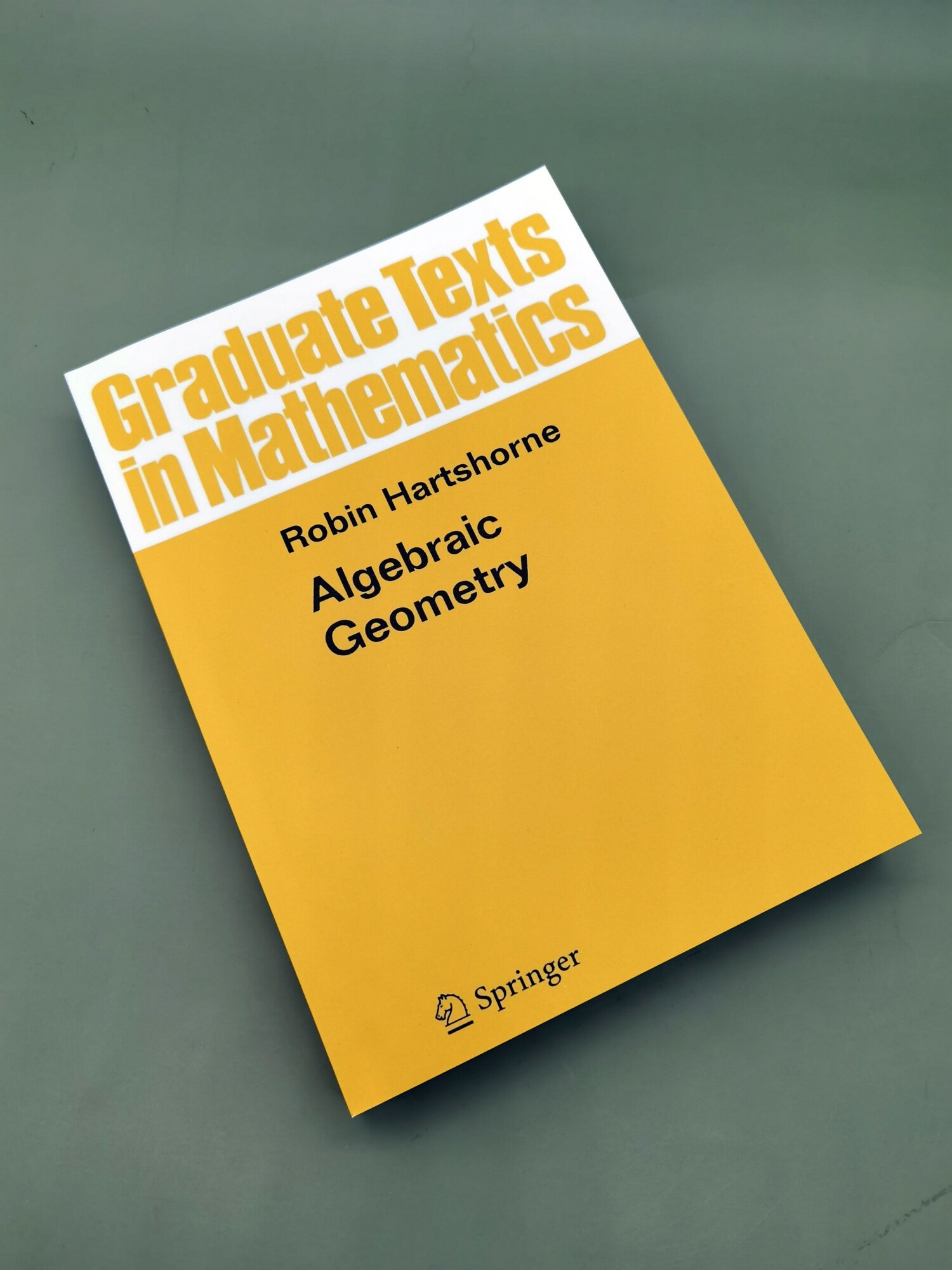 Physical book/spot Algebraic Geometry/Robin Hartshorne English paper