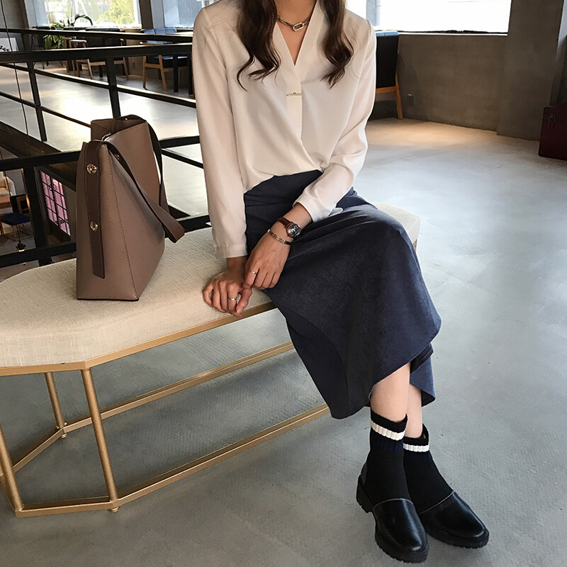 Woment V-neck Long-sleeved Shirt Chiffon Solid Color Base