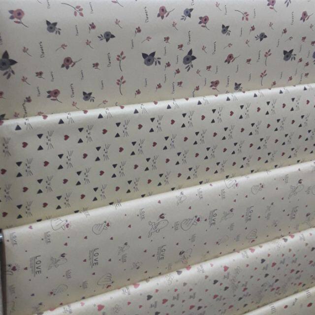 Giấy gói quà .xấp 50 tờ 50x70