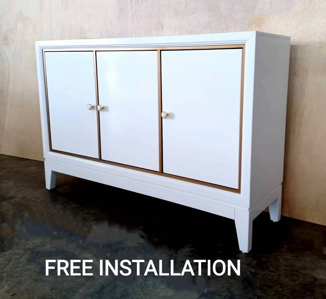 Q 10 Hall / Living Room Display / Book