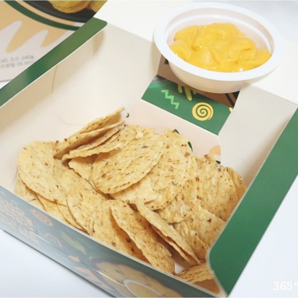 AMIGO Nacho Corn Chips Dipping Cheese Included
