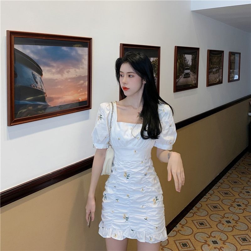 IELGY Đầm Hoa Tay Phồng Eo Thon Cổ Vuông