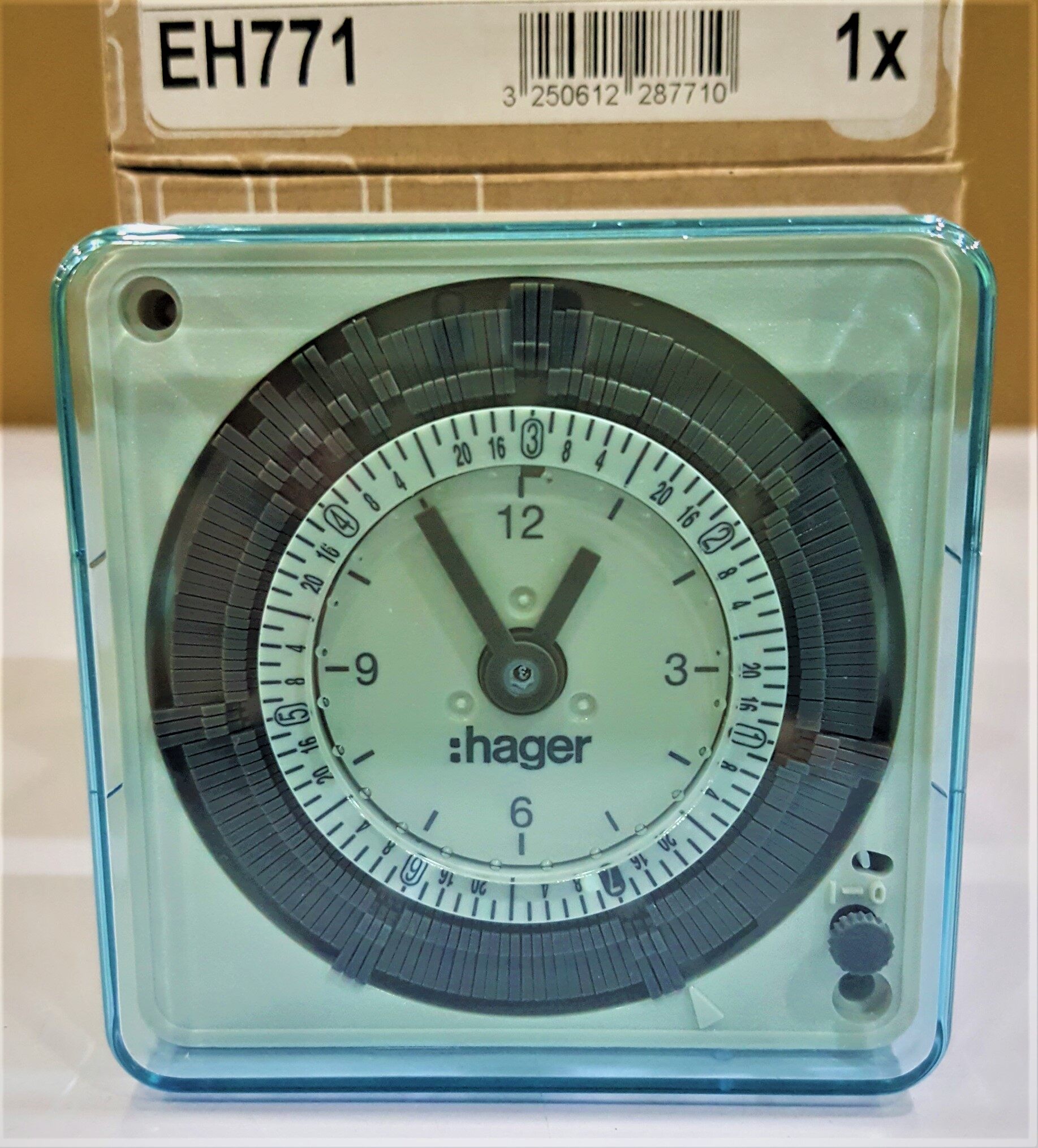HAGER EH771 Time switch 72X72 7DAYS 230V + reserve Lazada