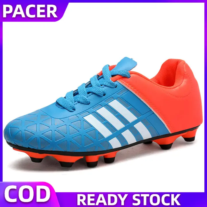 soccer shoes with spikes