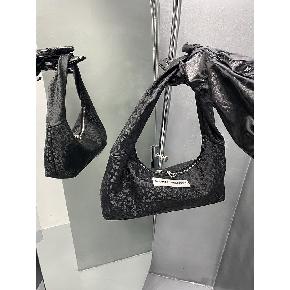 Facebook influencer new sling bag for women on sale Beauty Ya FUZZYKON original black leopard grain design one shoulder hand alar package/dumpling packages on October 10, [after]
