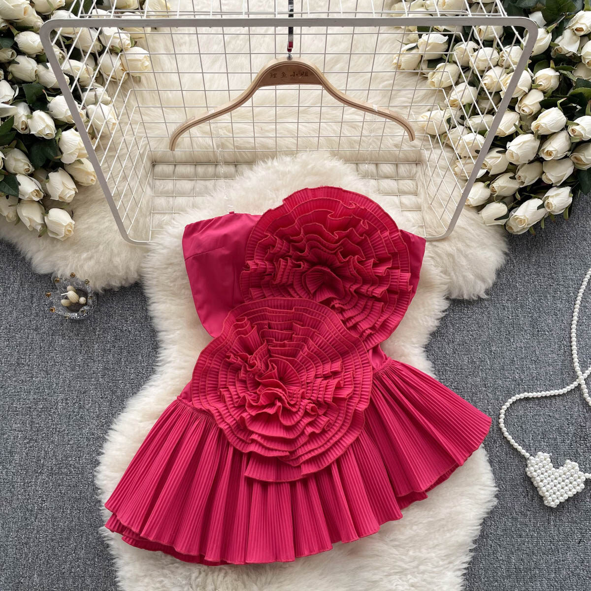 The Trend of Women's Clothing with Pleated and Irregular Ruffled Edges on Three-dimensional Floral Bras for Holiday Wear