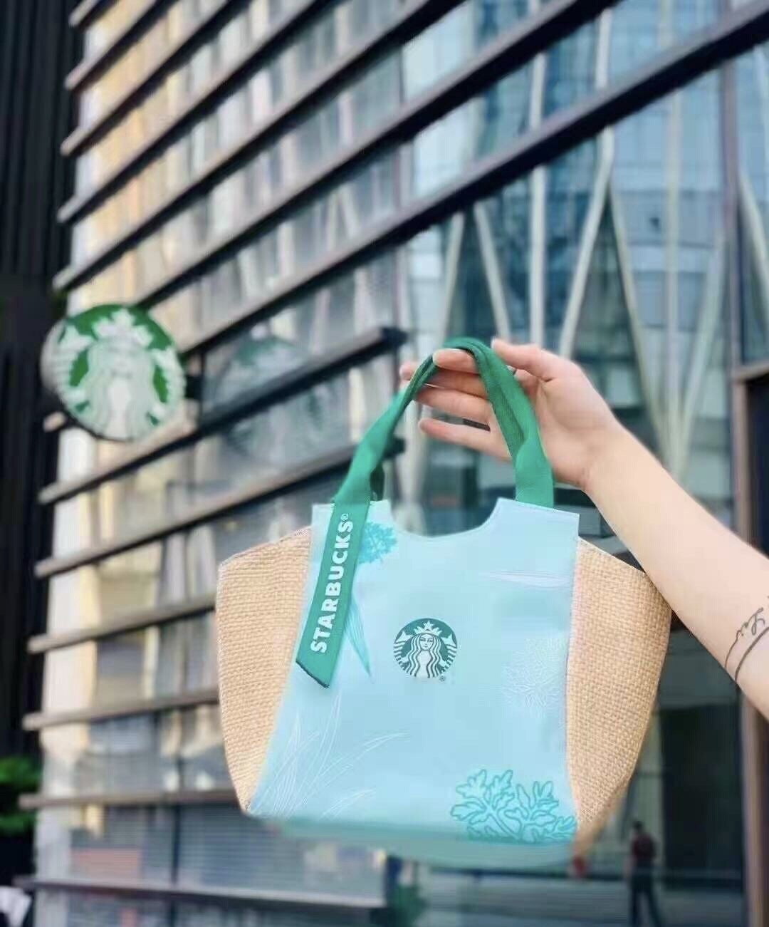 Starbuck 2021 star ice dumpling bag ice Shangyi single shoulder portable diagonal school bag to work with lunch box leisure bag starbuck cup starbuck mug tumbler starbuck starbuck merchandise starbuck sakura edition