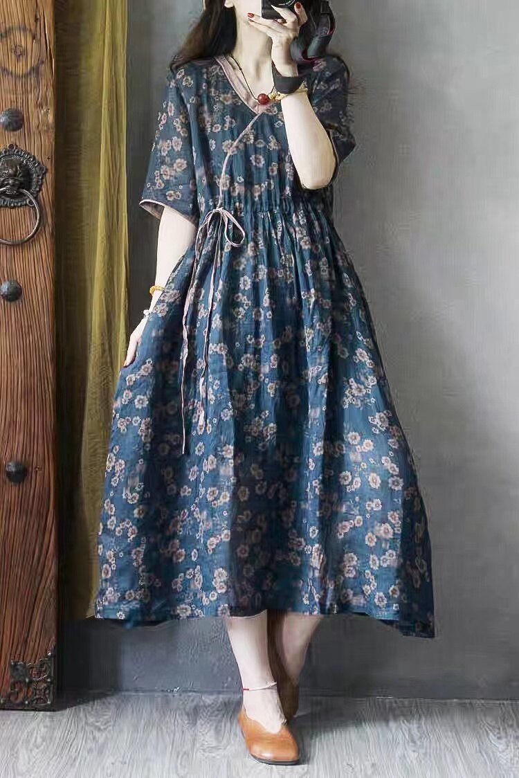 Whitetimerestoring Ancient Ways Is Blue with Small Flower Long Dress in The Summer New Loose Waist Western Style Dress Female V-neck Dress with Short Sleeves301t2861