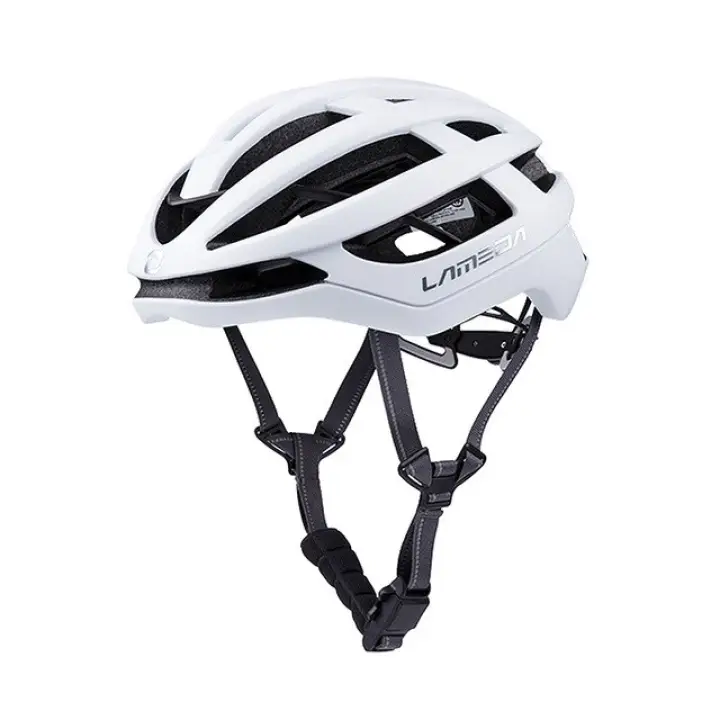 Bike helmet with magnetic buckle Clearance