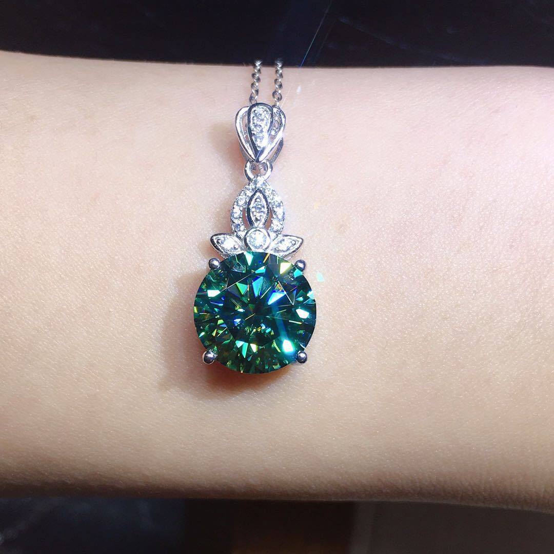 Liliyawind Fashion Green Imitation High Carbon Diamond 3 Carat Women Exquisite Pendant Necklace
