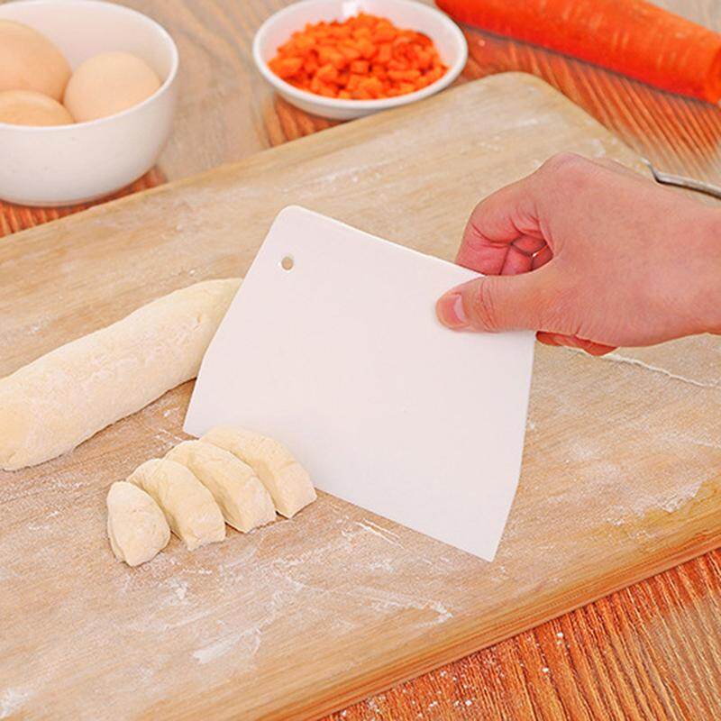 Ministar 1pc Plastic Dough Cake Scraper Plain Smooth Jagged Edge Spatulas Cutters