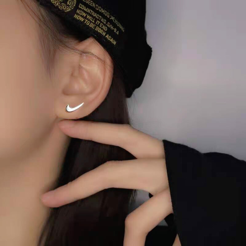 Hoa tai vòng tròn móc thời trang cho nữ IN Phong cách thể thao Chất liệu thép titan Màu đen Trắng Dấu kiểm chiến thắng Cặp đôi Bông tai