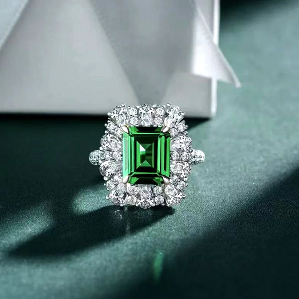 Brilliant Diamond Emerald Ring Plated with Platinum Zircon Ring Light Luxury