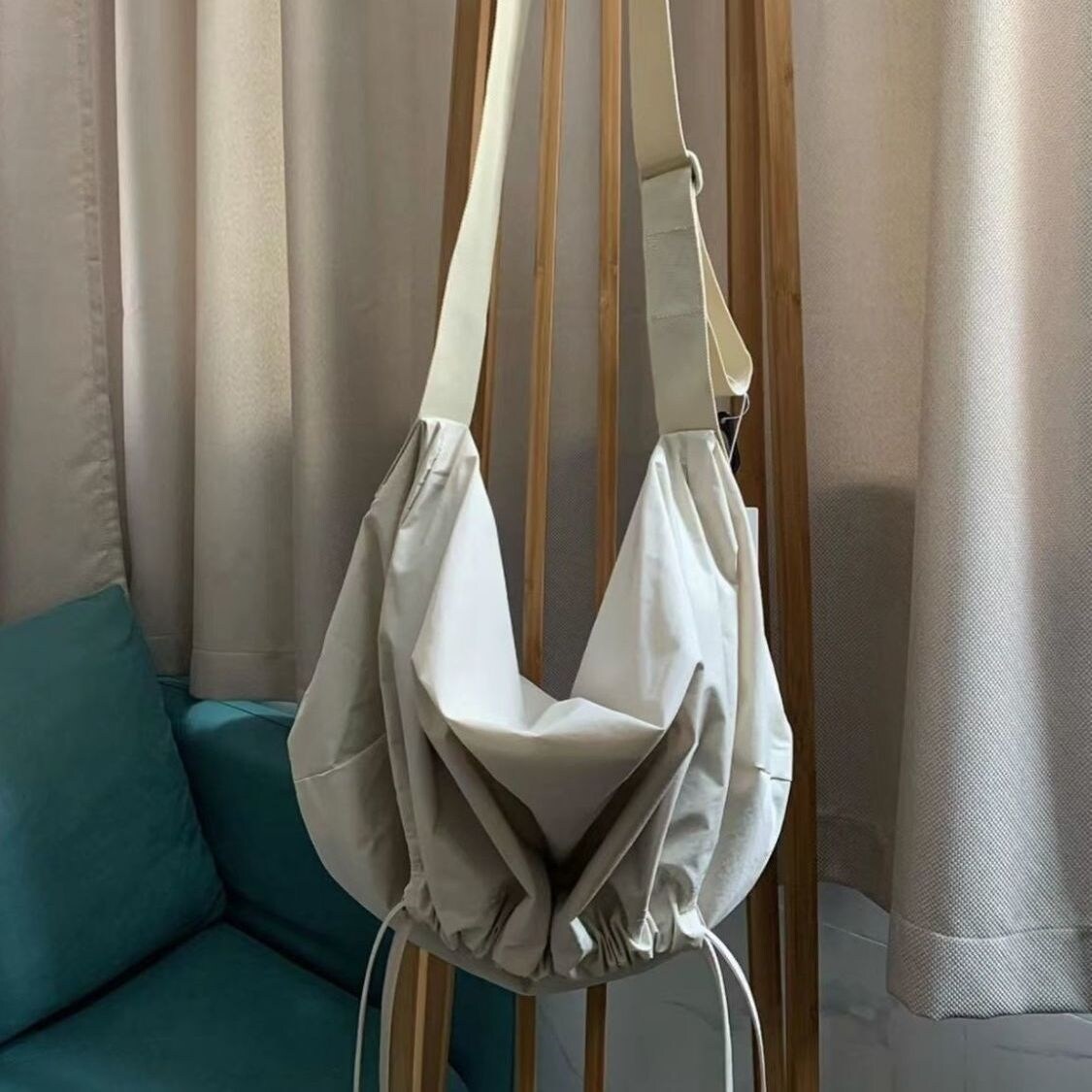 Authentic Japan UNIQLO 456847 same style drawstring crossbody bag designer cooperation model ready stock large capacity 2022 new bag for women