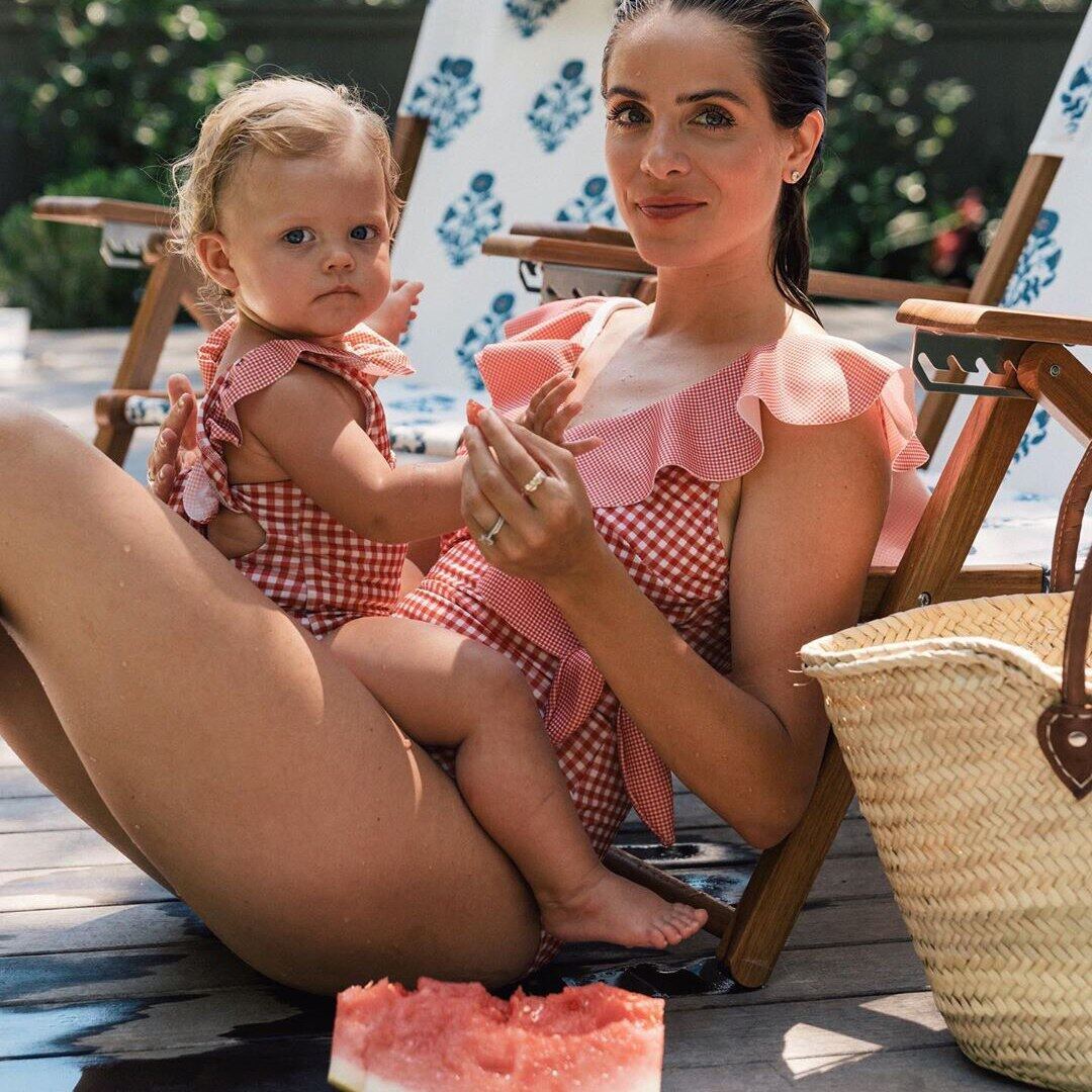 จับคู่ครอบครัวชุดอาบน้ำแม่สาวบิกินี่หนึ่งชิ้นชุดว่ายน้ำสำหรับแม่และลูกสาวชุดว่ายน้ำเด็กชุดว่ายน้ำเด็ก