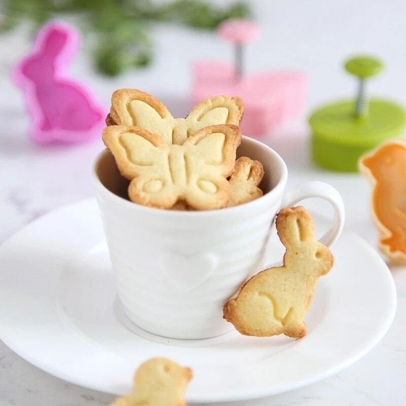 YESPERY 4Pcs/Set Easter Biscuit Cookie Cutter Egg Rabbit Chick Butterfly Plastic Plunger Fondant Pastry Set Mold Decor Baking Tools