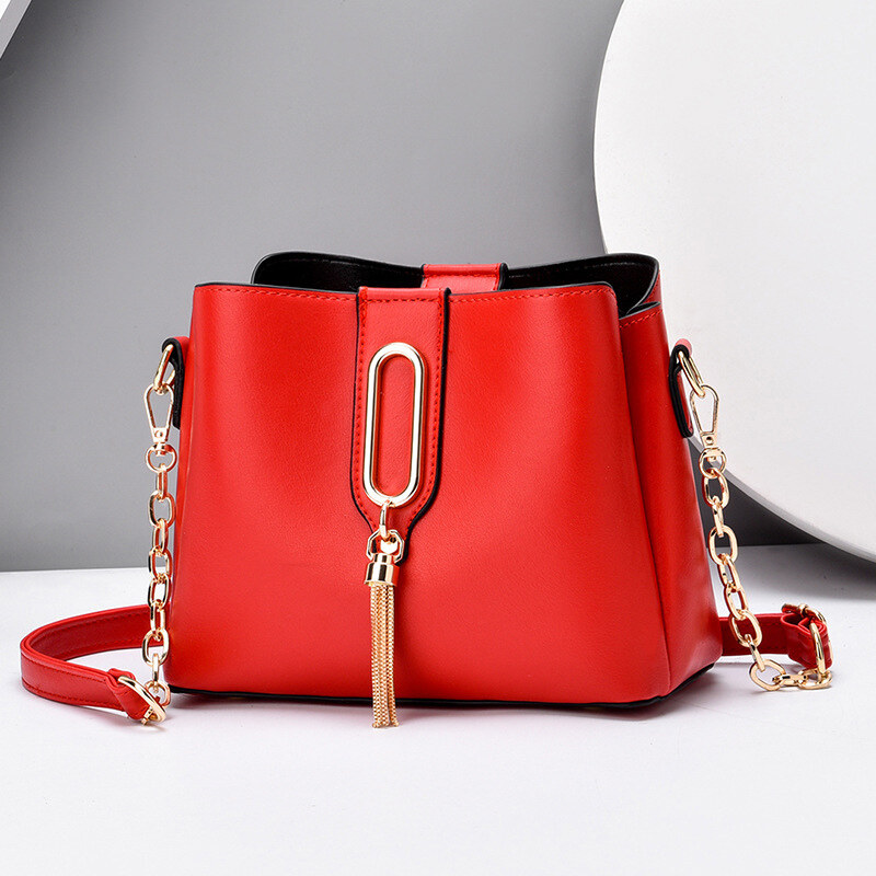 IELGY solid color chain tassel personalized one-shoulder messenger bag