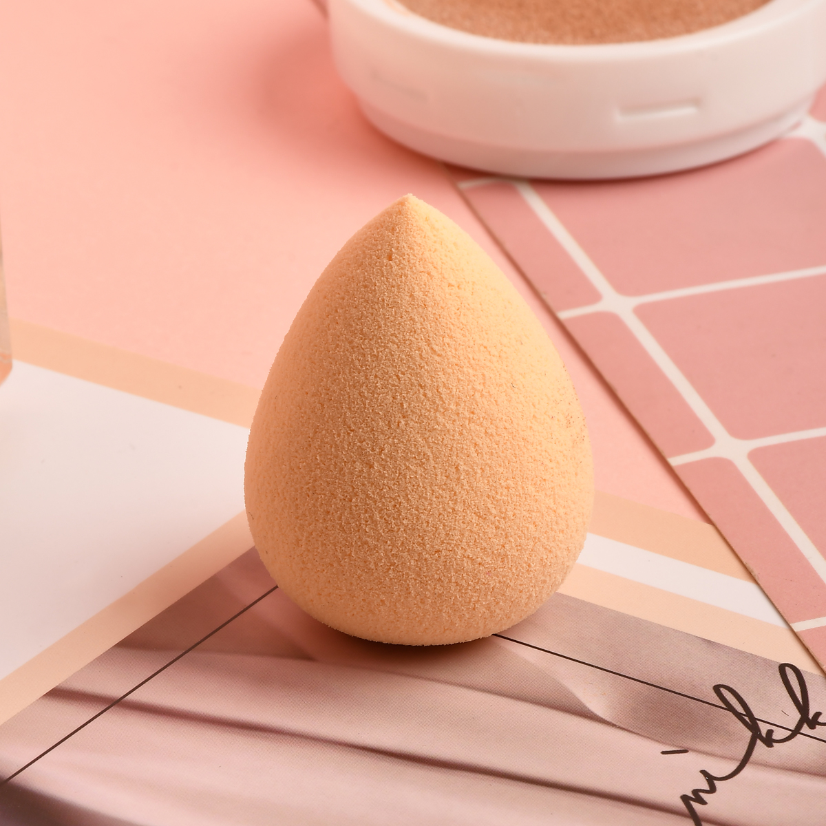 BEAUTYBIGBANG 1pc Random Color Colorful Sponge puff Women's Makeup Sponge Blender Flawless Foundation Girls