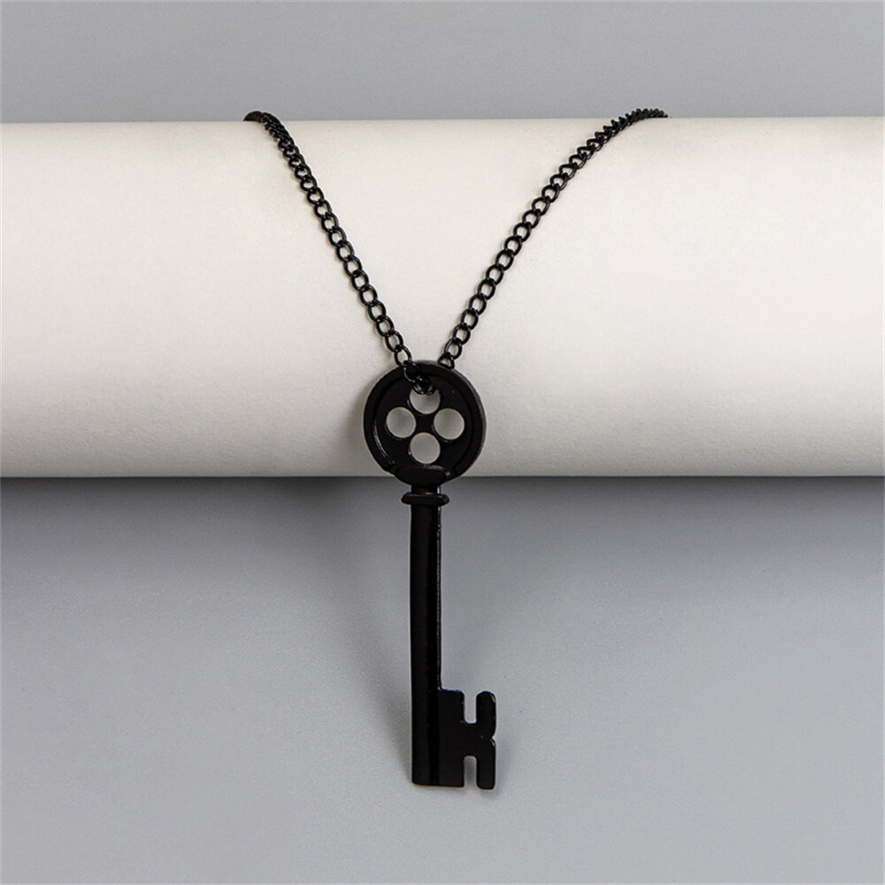 1PC Fashion Personality Halloween Metal Coraline Key Skeleton Props Neil Gaiman Retro Black Treasure Chest Key Necklace