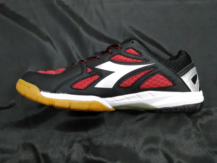 diadora badminton shoes