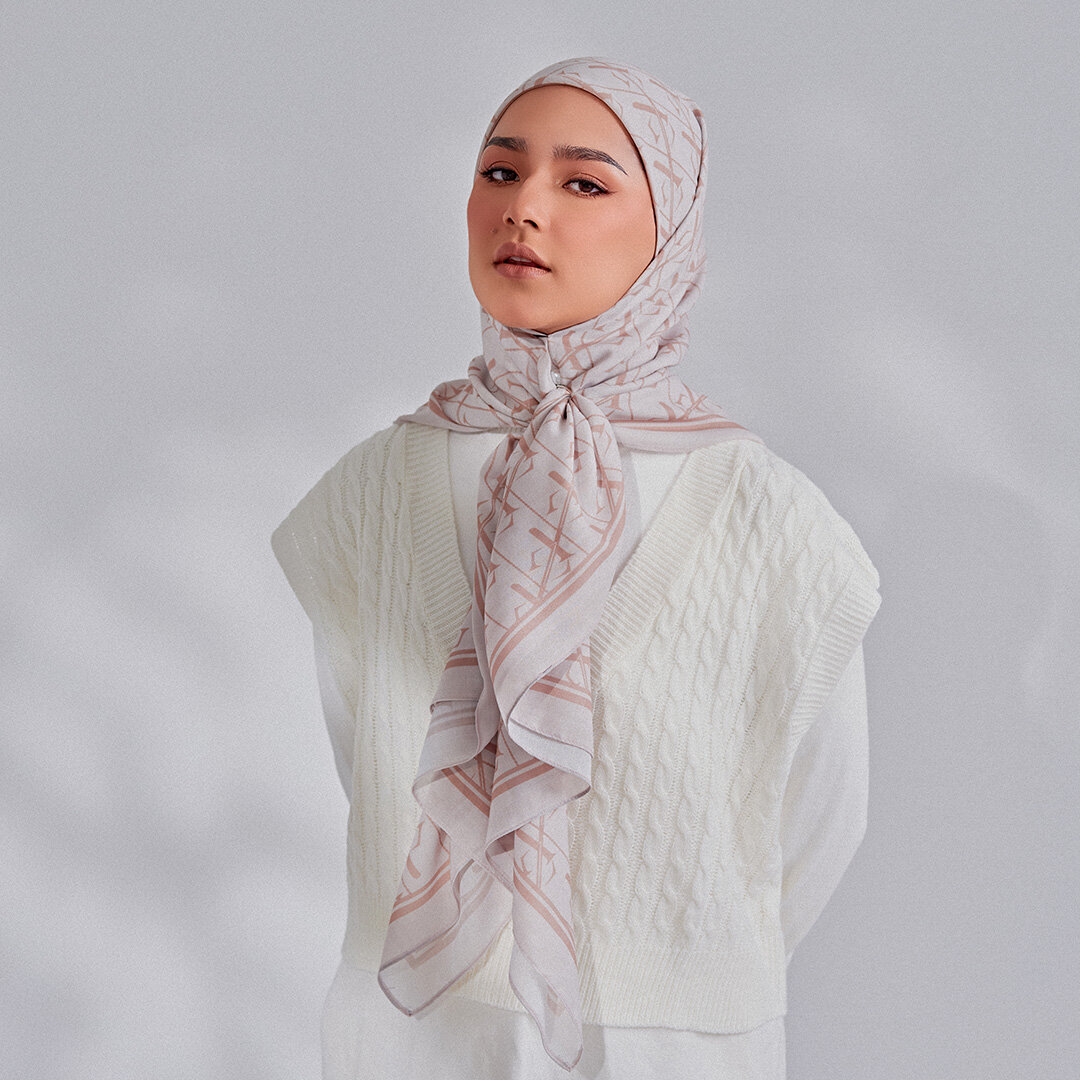 pleated shawl neelofa