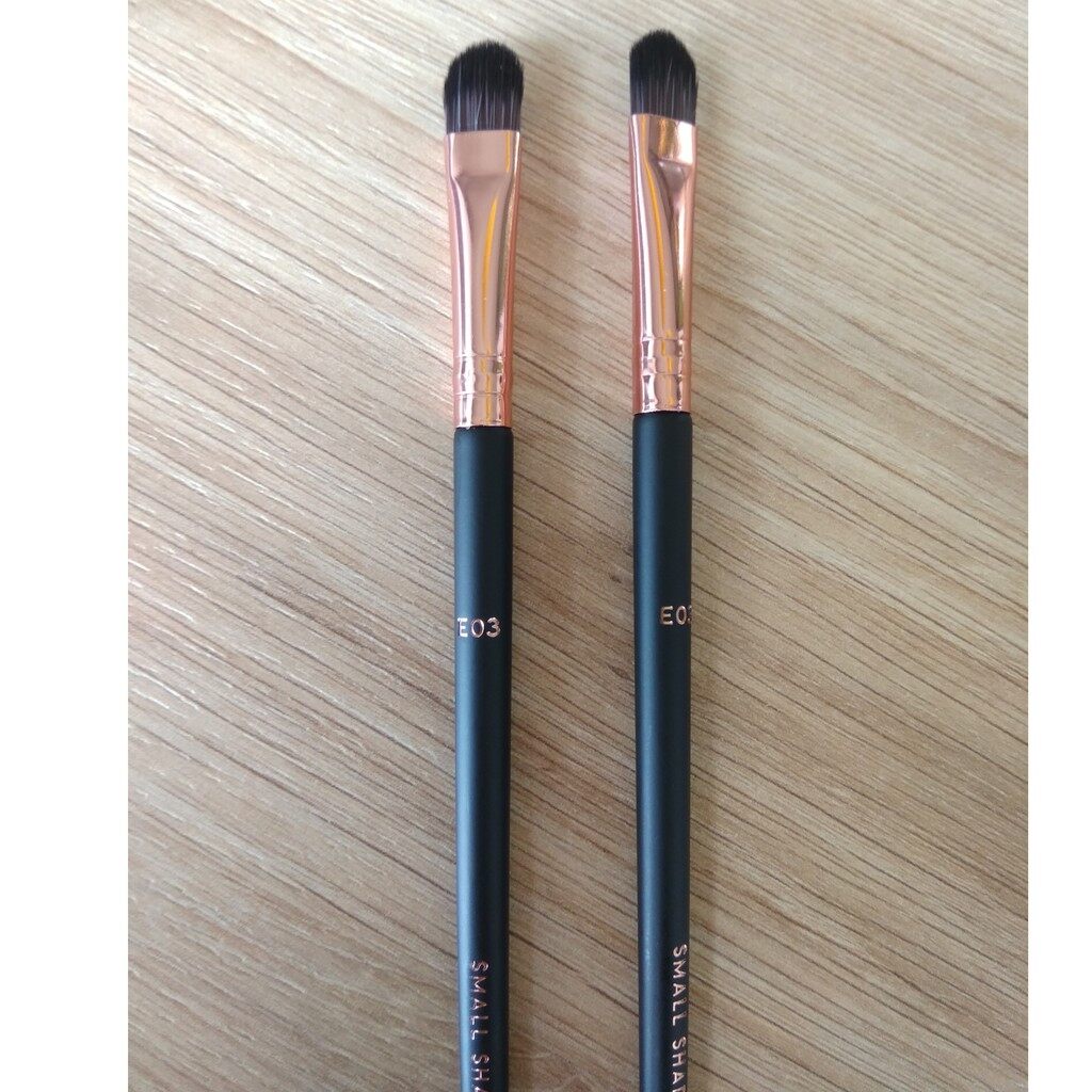 Cọ phủ phấn mắt Vacosi Shader Brush E02 + E03 + E15 + E16