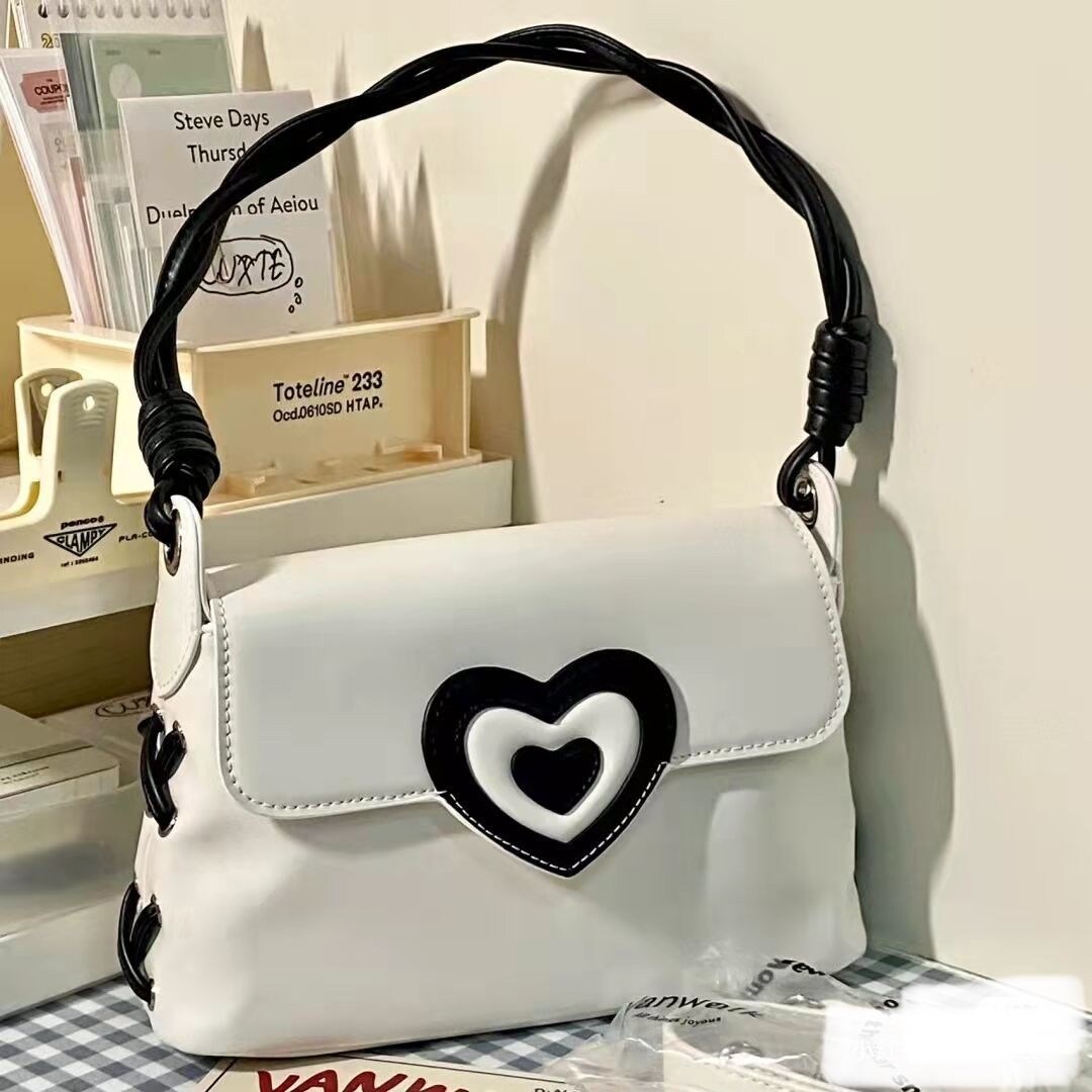 2022 peach pericardium block face bag love bag middle bag handbag of celebrity small sweet wind restoring ancient ways patent leather handbag