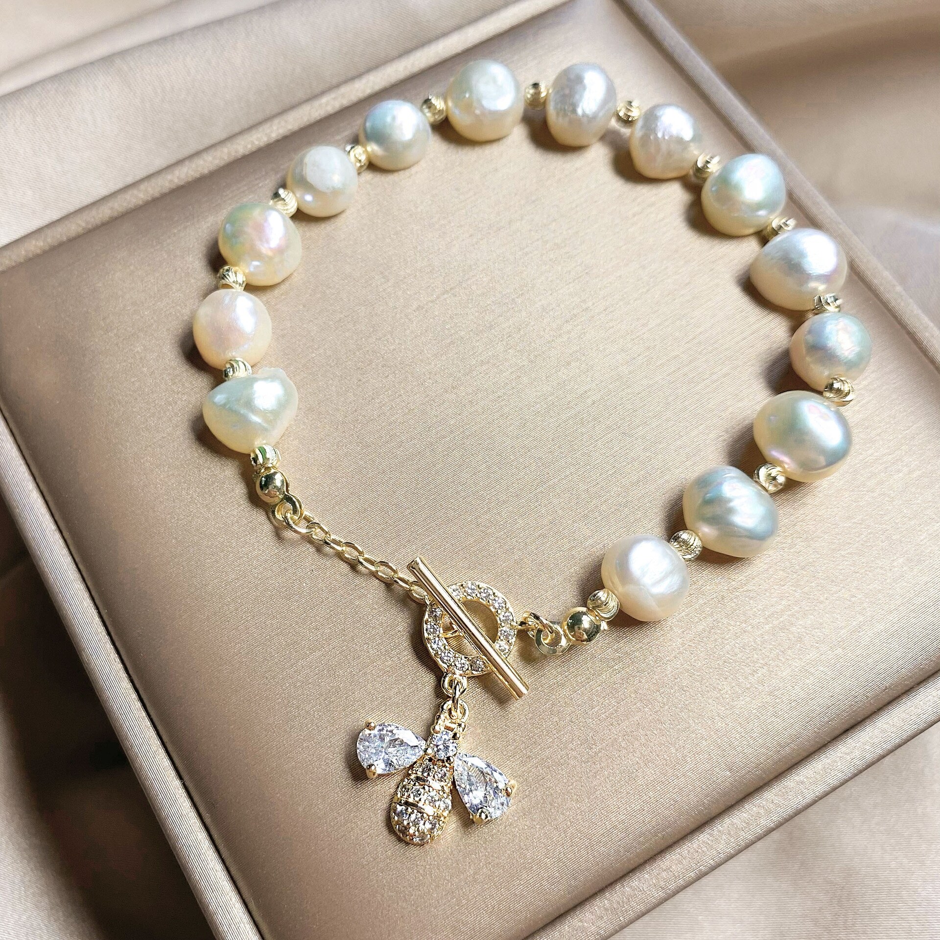 TT 18k Yellow Gold Artificial Freshwater Pearl Bracelet for Women Fine Micro inlaid Zircon Bee Pendant Baroque Bracelet