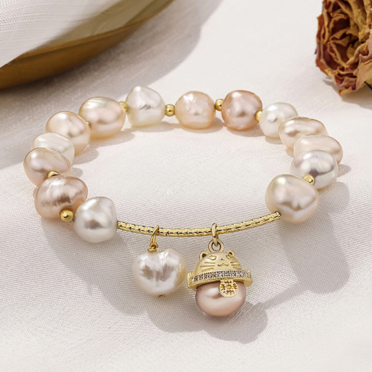 HZP Lucky Cat Bracelet for Women Ins Peach Blossom Hand Jewelry Natural Pearl Plated 14K Gold Bracelet women