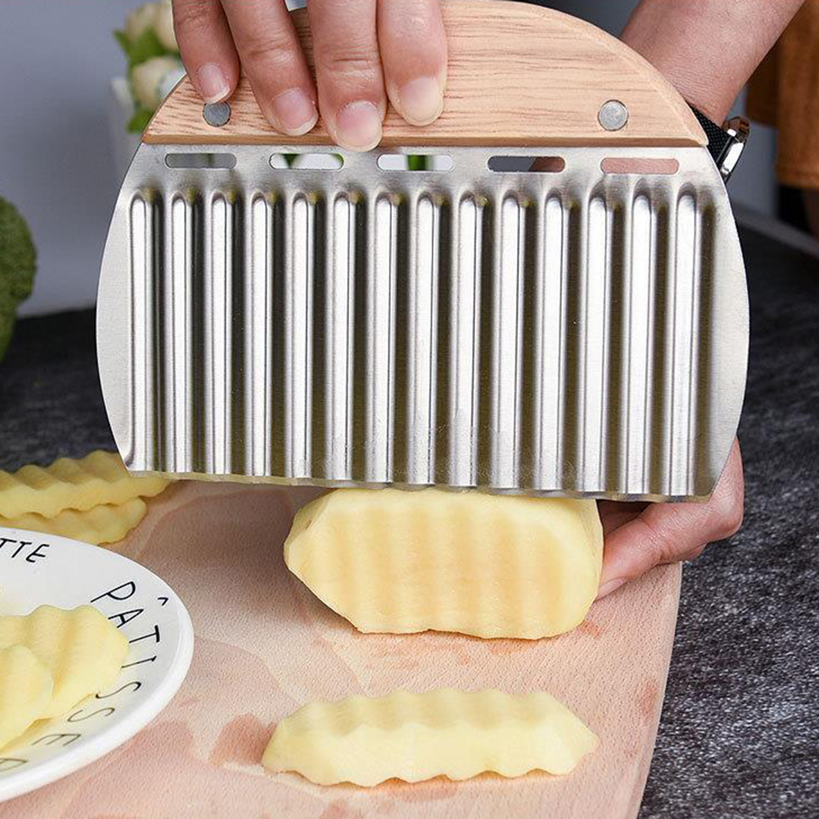 Terylin Potato Chip Cutter Corrugated Sharp Blade Rustproof Food Grade Comfortable Grip Crinkle Cutter Ergonomic Handle Wavy French Fries Potato Cutter for Kitchen French Fries Cutter