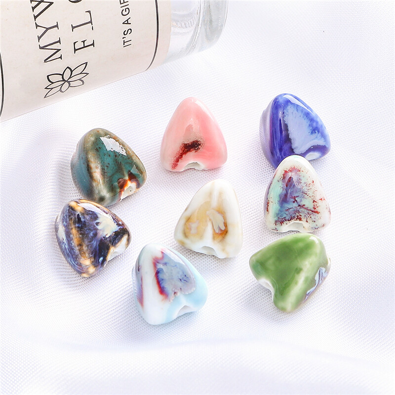 5pcs/Bag 14mm High Quality Unique Delicate Handmade Chinese Ceramic Porcelain Triangle Geometry Shape Beads Charm for Earring Necklace Bracelet DIY Jewerlry Craft Making Accessories