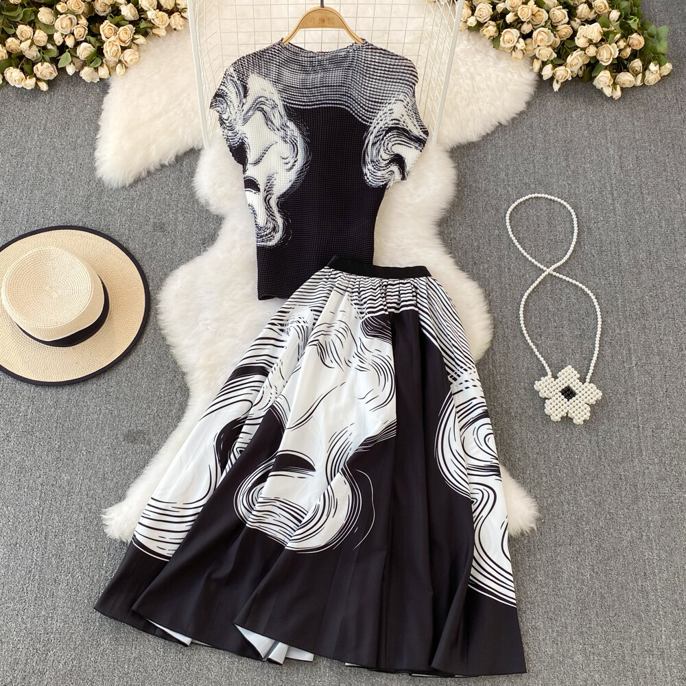 Gorgeous and Elegant Women's Suit European and American Retro Temperament Short-sleeved Round Neck Pleated Top+high-waist Printed Pleated Skirt Two-piece Set