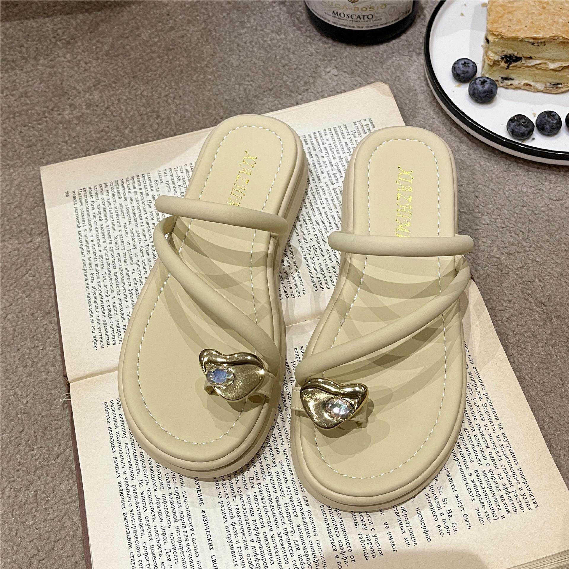 Sandals 2023 Summer New Fashion Outerwear Rhinestone Flat Bottom Slippers for Women