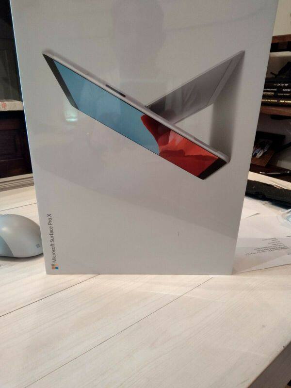 Microsoft Surface Pro X 13 (512GB SSD, Microsoft SQ2, 3.00 GHz, 16GB)...LTE 4G Malaysia