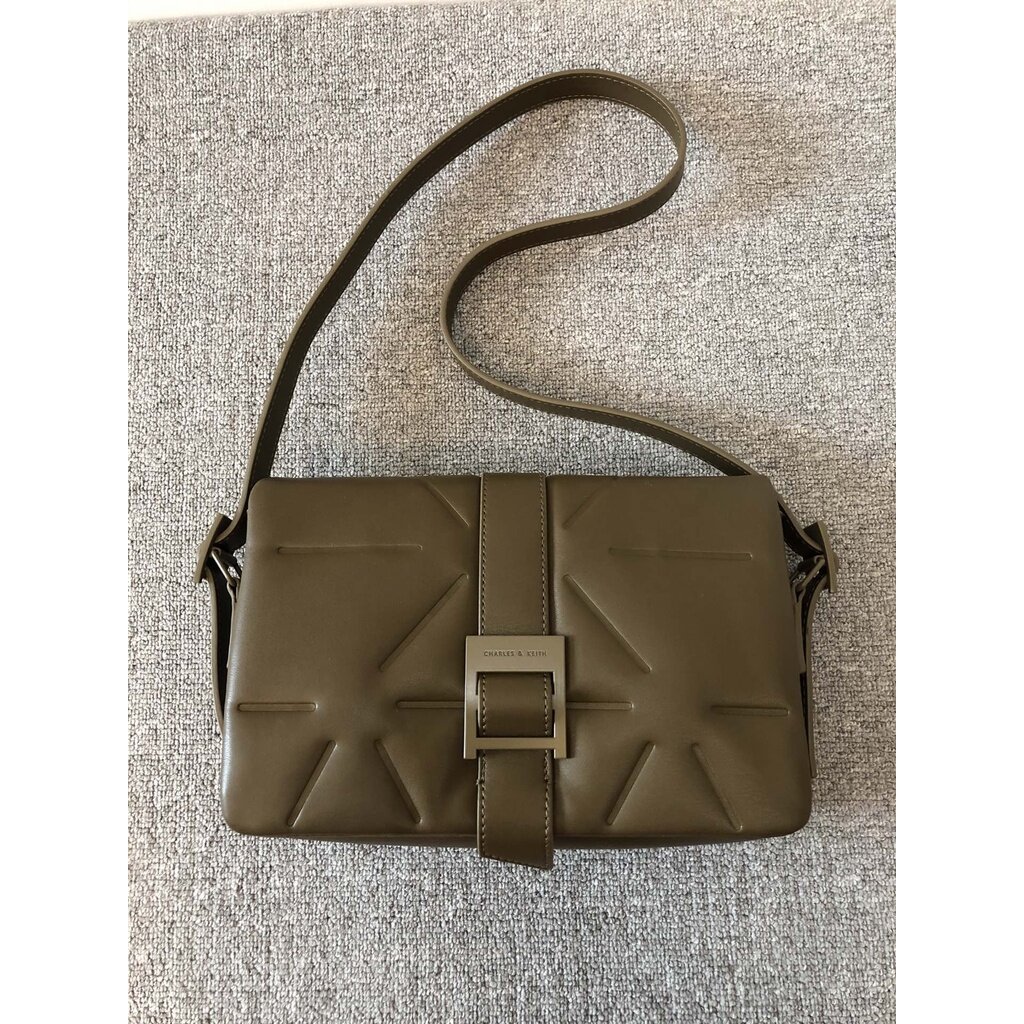 HOT☆Charles and Keith Leather Underarm Bag Women Flap Shoulder Bag